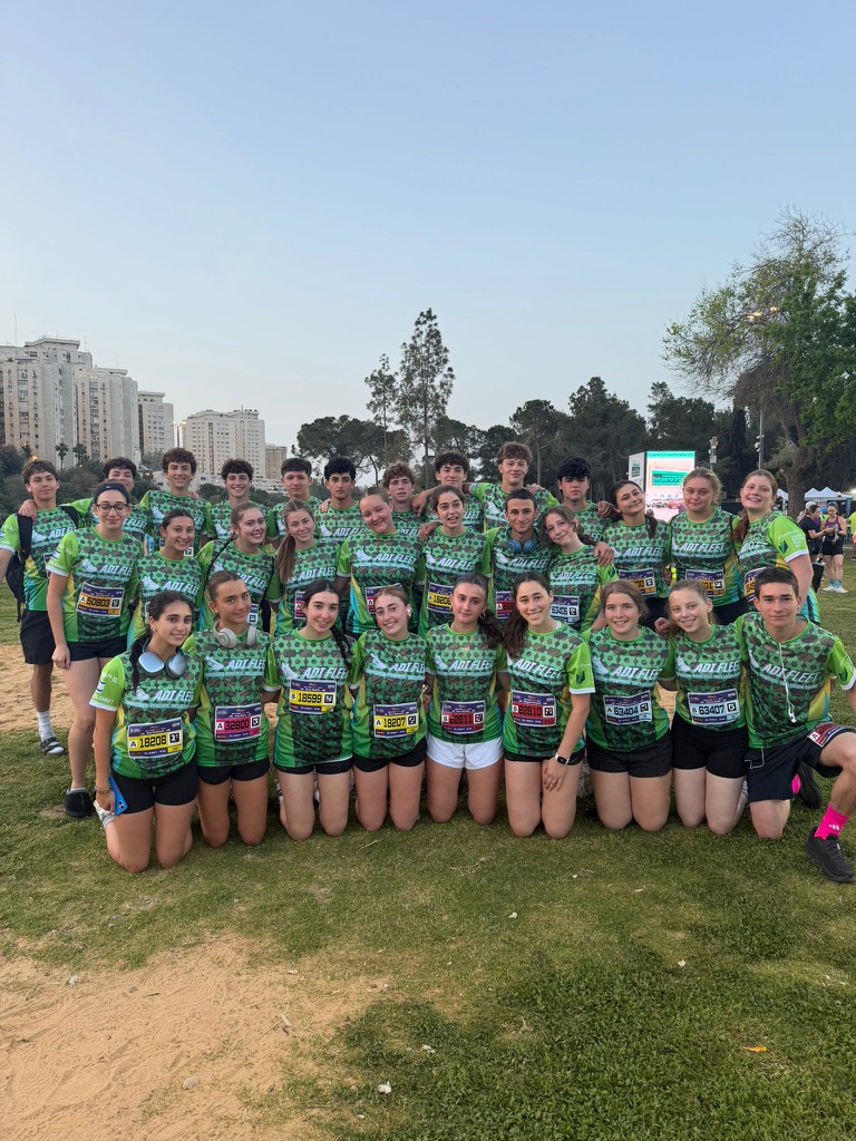 Muss participants group photo at the Jerusalem Marathon 
