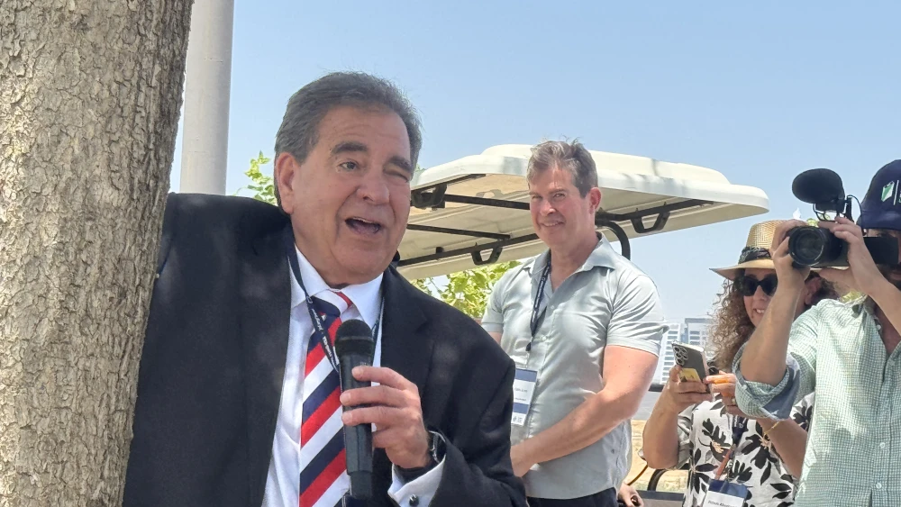 Russell Robinson, CEO of Jewish National Fund-USA, leads a golf-cart tour of Beersheva River Park Lake for a delegation of Israeli architects, June 10, 2026.