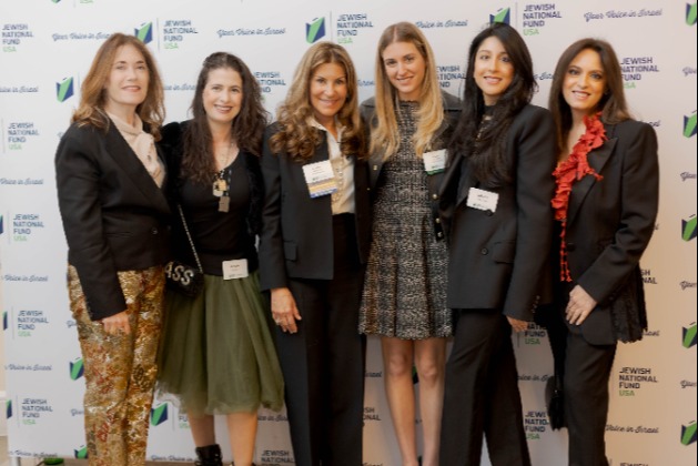 Jill Simon, Alison Devlin, Alison Wolfson, Isabel Wolfson, Darby Moezinia, Barbara Moezinia (photo credit: Michael Jurick)