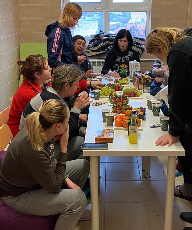 Ukrainian women in Israel discuss plans for their upcoming Passover Seders